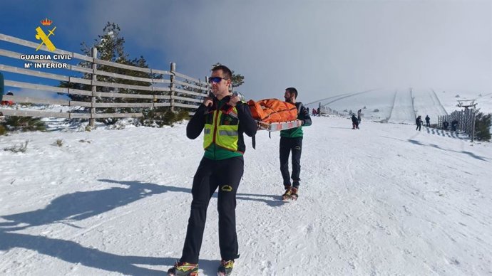 La Guardia Civil rescata a una persona que ya no podía caminar.