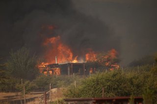 Maule, 24 de diciembre  2025 Senapred declara alerta roja para las comunas de Maule por incendios forestales cercanos a lugares habitados Jose Robles/ Aton Chile