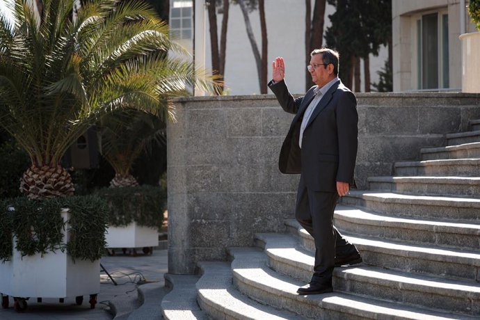 December 31, 2025, Tehran, Iran: ABDOLNASER HEMMATI, the newly appointed head of the Central Bank of Iran, waves to the media after a government meeting in Tehran.