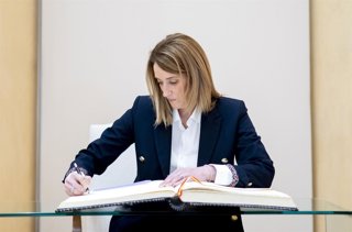 Archivo - La presidenta del Parlamento Europeo, Roberta Metsola durante su reunión con la presidenta de la Comunidad de Madrid, Isabel Díaz Ayuso, en la Real Casa de Correos, a 29 de febrero de 2024, en Madrid (España). Roberta Metsola visita España a 100
