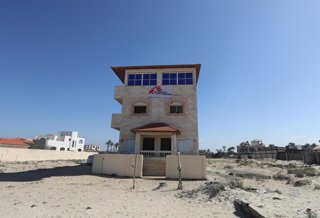 Archivo - Un edificio de Médicos sin Fronteras en Jan Yunis (Gaza)