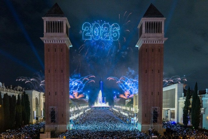 Celebració de l'any nou en l'Avinguda Maria Cristina de Barcelona