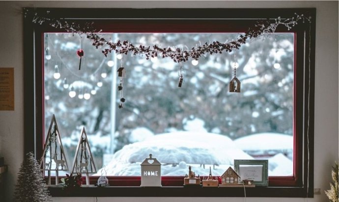 Adiós al frío en casa: formas low cost de aislar ventanas y puertas durante el invierno y ahorrar en calefacción