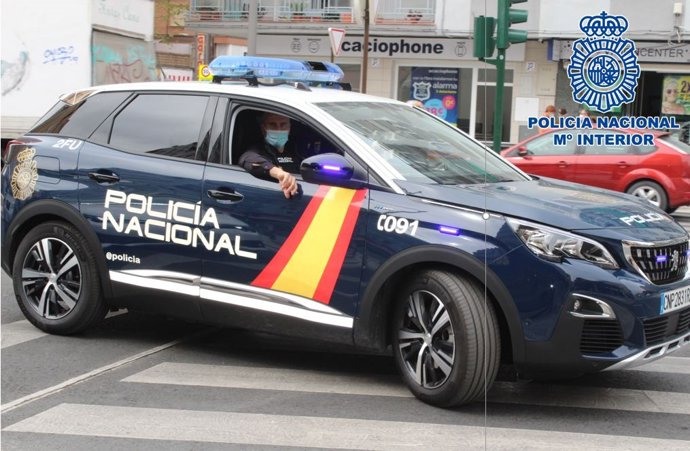 Archivo - Coche patrulla de Policía Nacional
