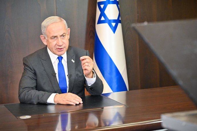 Archivo - Arquivo - Arquivado - 09 de janeiro de 2023, Israel, Jerusalém: O primeiro-ministro israelense Benjamin Netanyahu realiza uma reunião por videoconferência em seu escritório no Knesset. Netanyahu reafirmou o direito de Israel de se defender contr