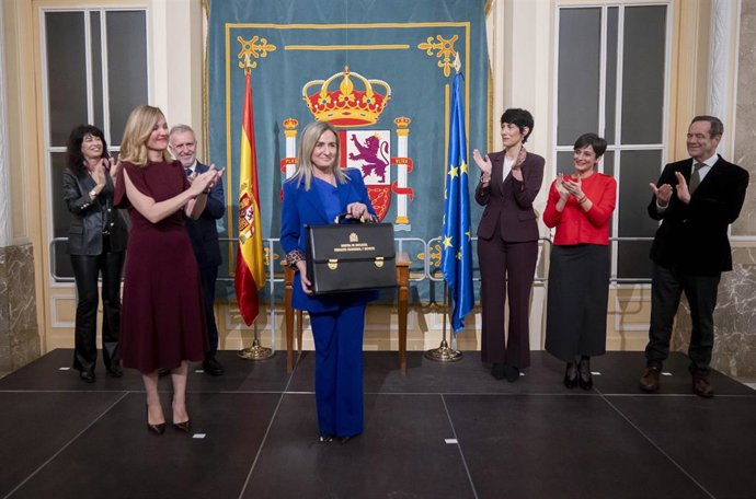 Pilar Alegría entrega la cartera del Ministerio de Educación, Formación Profesional y Deportes Milagros Tolón