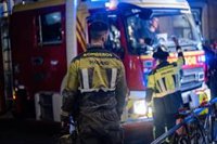 Un incendio afecta a varias naves industriales que almacenaban asientos de aviones en Vicálvaro