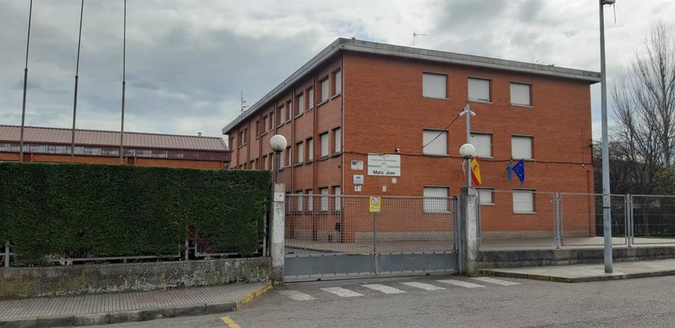 Archivo - IES Mata Jove, en el barrio de La Calzada, en Gijón