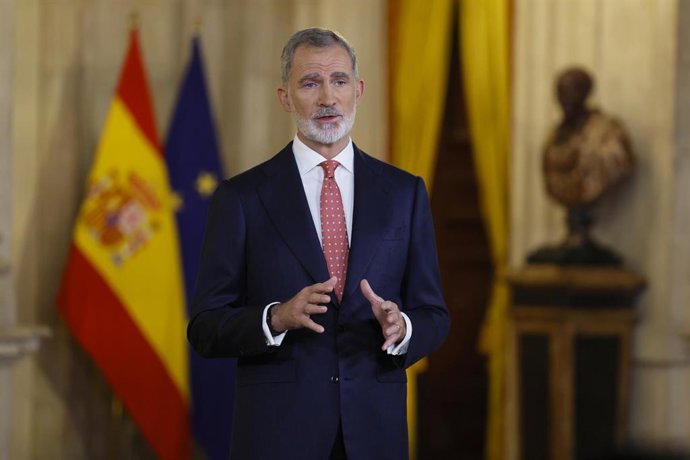 O Rei Felipe VI faz um balanço de um ano que foi complicado tanto na política nacional quanto na internacional e no qual foram comemorados o 50º aniversário da restauração da monarquia e o início da transição para a democracia.