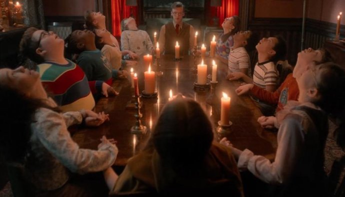 El actor de Vecna revela la inspiración real detrás del señor Qué: "Tiene ese aire de líder sectario"