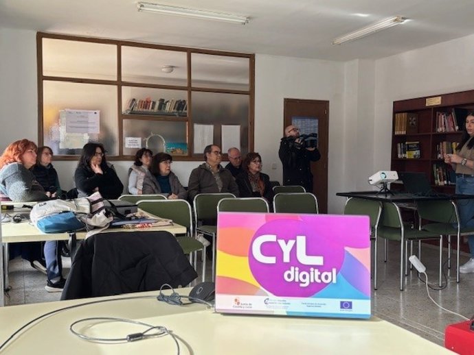 Archivo - Curso de CyL Digital en un centro asociado de Salamanca