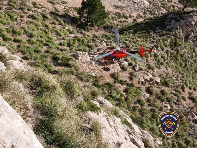 Rescatado un joven atrapado en una zona de difícil acceso del Penyal del Migdia