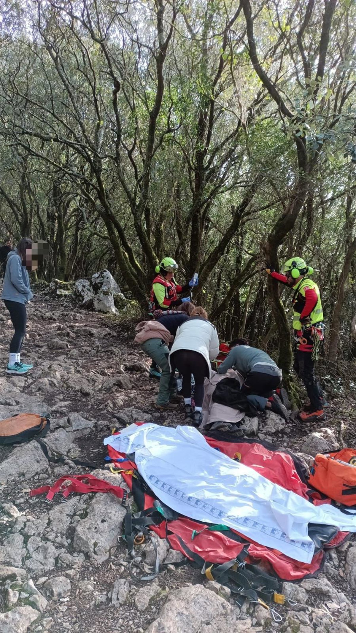 Rescatada en helicóptero tras sufrir un ataque epiléptico en el monte Buciero de Santoña