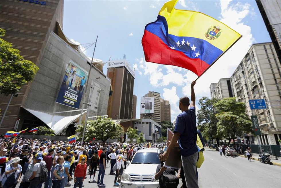 Archivo - Imagen de archivo de una manifestación antigubernamental en la capital de Venezuela, Caracas