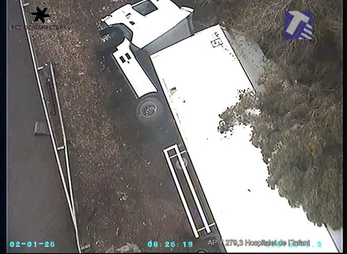 Un camió accidentat en l'AP-7
