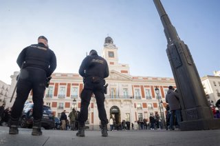 La Jefatura Superior de Policía de Madrid presenta el dispositivo especial de seguridad para las campanadas de fin de año, en la Puerta del Sol, a 30 de diciembre de 2025, en Madrid (España). El dispositivo ofrece información sobre los efectivos y las uni