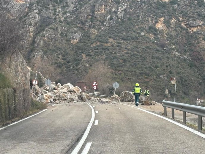 Archivo - Desprendimiento de rocas en la LR-115 en Arnedillo
