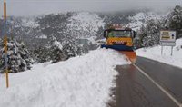 Cortadas al tráfico por nieve la A-4025 en Sierra Nevada y AL-5405 en Escúllar y cadenas en 3 carreteras más de Almería