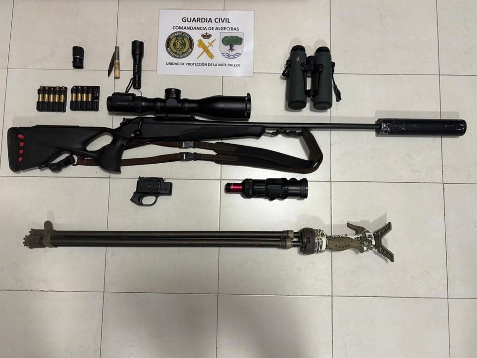 Rifle incautada a un cazador furtivo en Castellar de la Frontera (Cádiz)