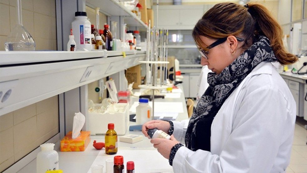 Archivo - Investigación, investigadora, laboratorio.