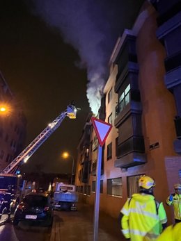 Sucesos.- Fallecen tres personas en un incendio en una vivienda de Carabanchel (Madrid)