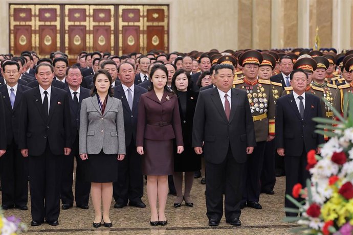 Kim Ju Ae, hija del líder norcoreano Kim Jong Un, en el centro de la imagen