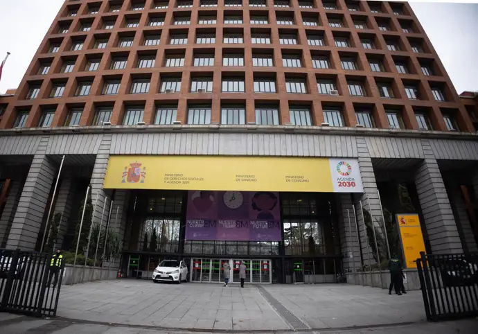 Fachada del Ministerio de Sanidad, Juventud e Infancia y Derechos Sociales y Agenda 2030.