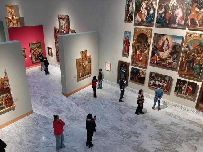 Visitantes en el Museo de Bellas Artes de València