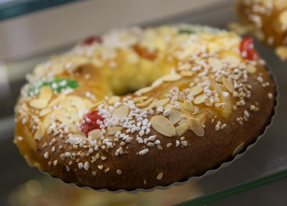 Archivo - Un roscón en la pastelería Nunos 