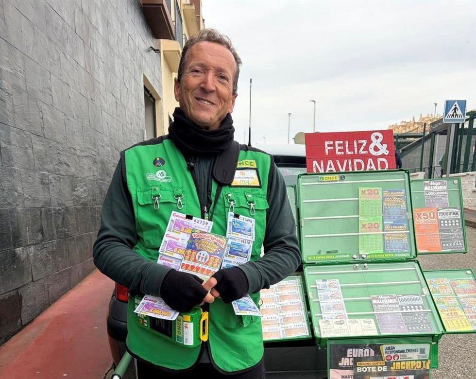 Juan Carlos Collado vende un cupón de primera categoría agraciado con 400.000 euros en la localidad de Cártama
