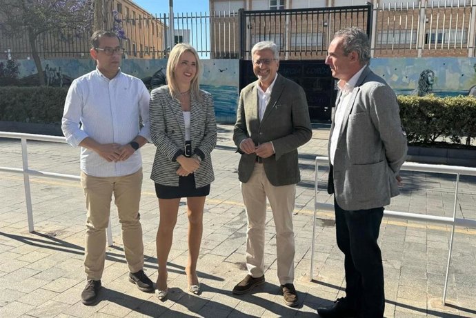 El secretario general del PSOE de Málaga, Josele Aguilar; la secretaria de Educación del PSOE de Andalucía, Patricia Alba; y el secretario de Educación del PSOE de Málaga, Antonio Ruiz.