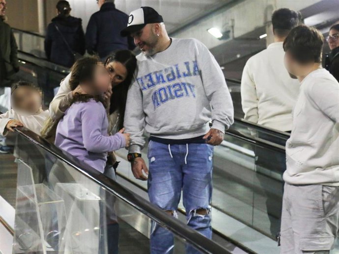 (Foto De ARCHIVO) Kiko Rivera, Sus Hijos Y Su Novia Se Marchan Del Centro Comercial Tras Haber Disfrutado De La Tarde