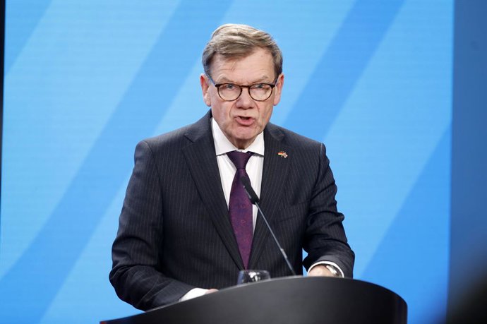 Archivo - 19 de novembro de 2025, Berlim, Berlim, Alemanha: Johann Wadephul em uma coletiva de imprensa sobre as conversas com Yvette Cooper sobre cooperação bilateral após o Brexit, apoio à Ucrânia e segurança e defesa