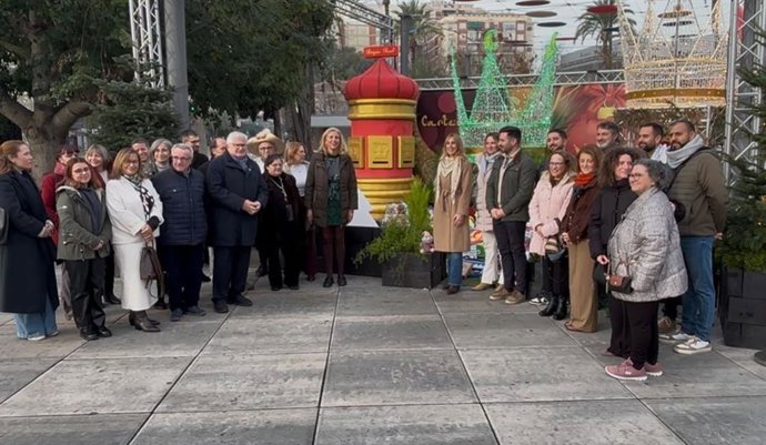 Acto de entrega de los juguetes donados a entidades que trabajan con la infancia en el municipio