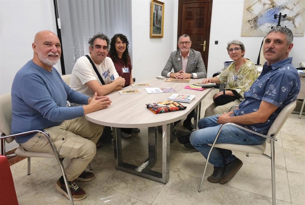 Reunión entre el vicepresidente de la Diputación, José Manuel Zamora, y representantes de la Asociación Cumbreños con Burkina.
