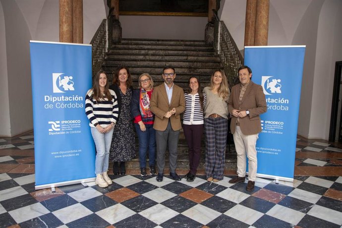 El delegado de Desarrollo Económico, Promoción y Empleo de la Diputación de Córdoba, Félix Romero (centro), en la presentación del III Festival Córdoba Virgen Extra.
