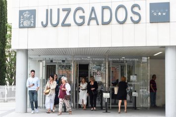 Archivo - La asesora de Moncloa, Cristina Álvarez, a su llegada a declarar por el ‘caso Begoña Gómez’, en los Juzgados de Plaza de Castilla, a 10 de septiembre de 2025, en Madrid (España).