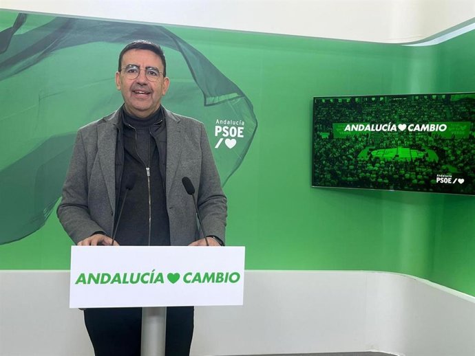 El portavoz socialista de Presidencia, Mario Jiménez, en rueda de prensa en la sede regional del PSOE-A en Sevilla.
