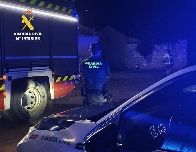 La Guardia Civil evita graves daños personales y materiales tras incendiarse una vivienda en un pueblo de Burgos.
