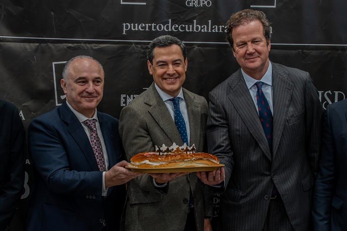 El presidente de la Junta de Andalucía, Juanma Moreno asiste al desayuno informativo donde se concreta la informacion de la Cabalgata de Reyes Magos a 02 de enero del 2026 en Sevilla, España. El día 6 de enero el presidente de la Junta de Andalucía, Juanm