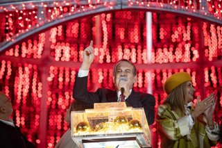 Archivo - El alcalde de Vigo, Abel Caballero, inaugura el alumbrado navideño, en la Porta do Sol, a 15 de noviembre de 2025, en Vigo.