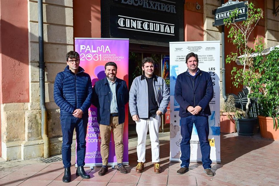 El regidor de Cultura del Ayuntamiento de Palma, Javier Bonet, en la proyección del cortometraje 'Les imatges arribaren a temps'.