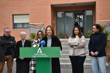 La delegada del Gobierno andaluz en Málaga, Patricia Navarro, visita un centro de menores tutelados.