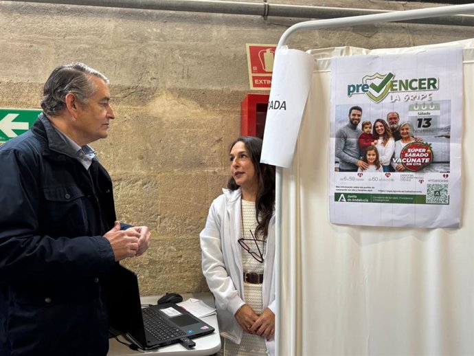El consejero de Sanidad, Presidencia y Emergencias, Antonio Sanz, visitando el Hospital Universitario de Jerez (Cádiz). (Foto de archivo).