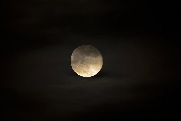December 5, 2025, Lisbon, Portugal: The moon seen rising in the skies of Lisbon. Mother Nature decided to display the final supermoon of the year, known as the Cold Supermoon. At its full phase and coinciding with its perigee, the satellite was located ju