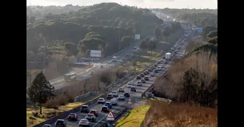 Complicaciones en las salidas de Madrid por A-3 y A-6 en el arranque de la tercera fase de la operación salida