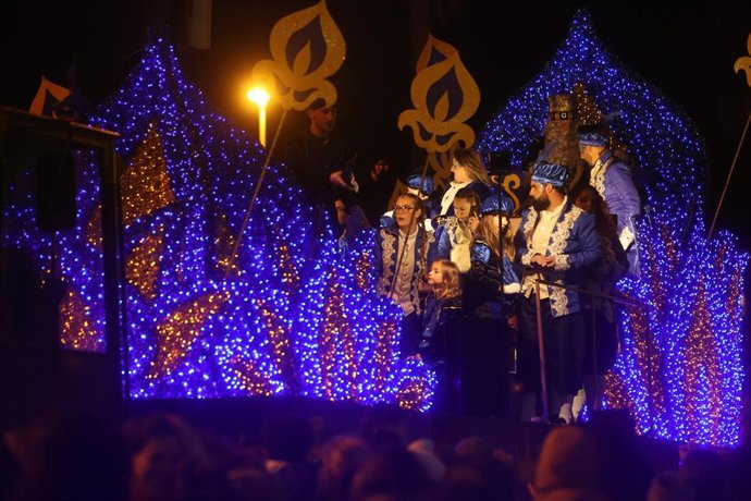 Archivo - Carroza de Gaspar de la cabalgata de SSMM  los Reyes Magos de Cádiz el pasado 5 de enero de 2025. ARCHIVO.