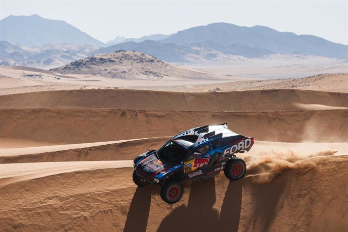 Archivo - El piloto español Carlos Sainz (Ford), en el Rally Dakar 2025. 