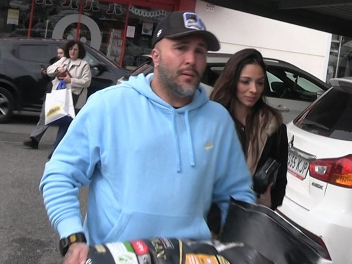 Kiko Rivera y su novia Lola, inseparables incluso en sus planes más cotidianos pese a la presión mediática