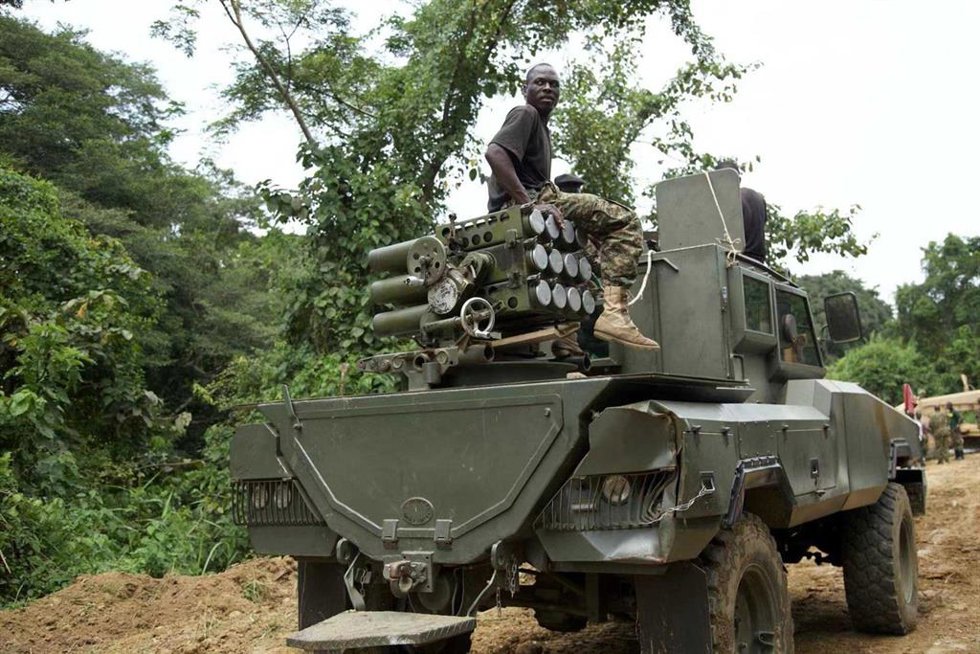 Archivo - Imagen de archivo de soldados en un vehículo militar en Beni, en el noreste de RDC